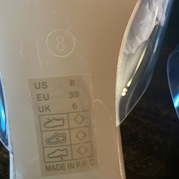 NWT Greatonu Heels - Picture 4 of 6